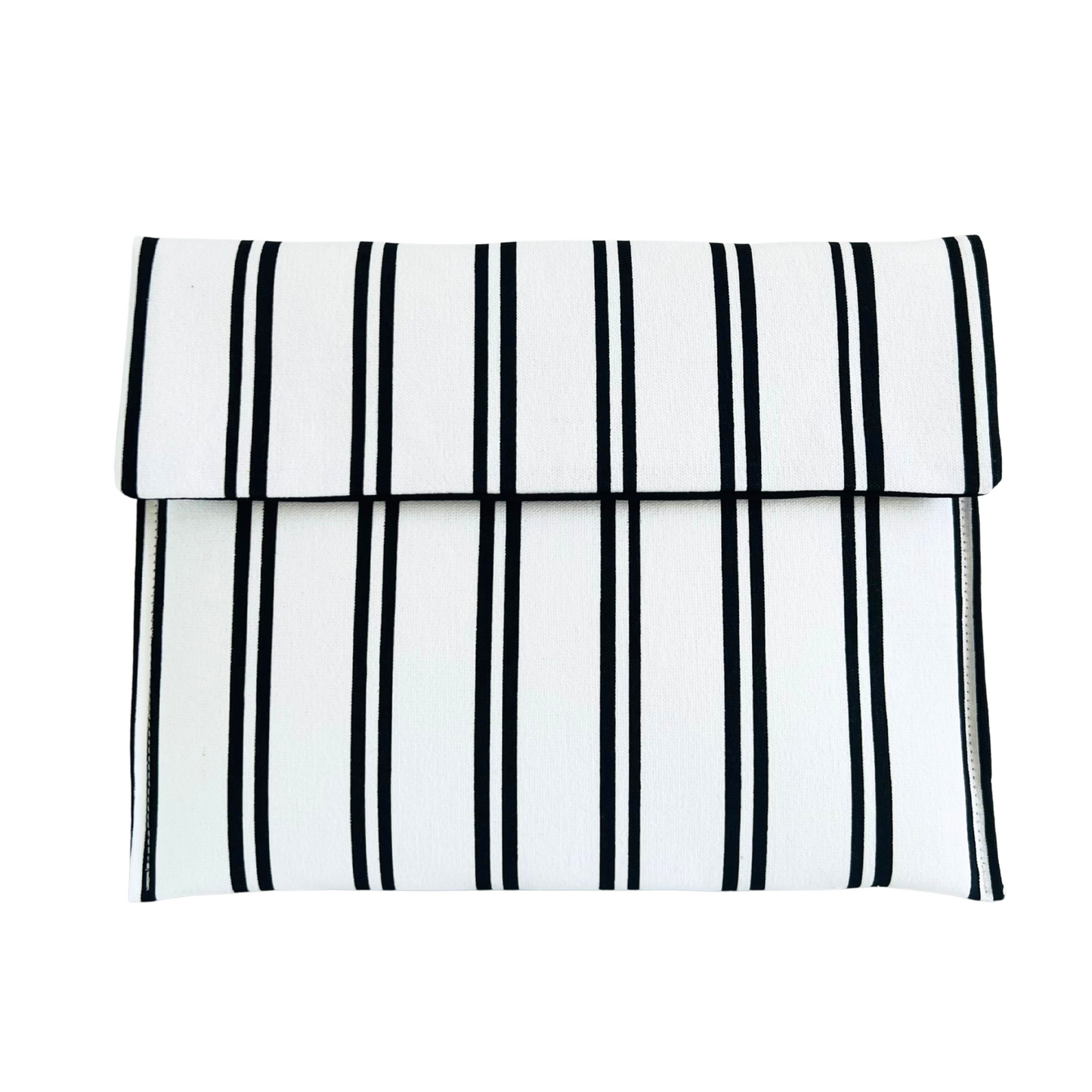 MONOCHROME MOVES | 11" TECH CASE